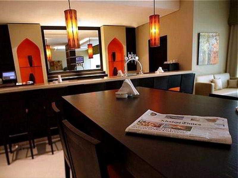 فندق هوليداي إن اكسبرس دبي - جميرا المظهر الخارجي الصورة